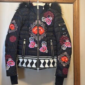 BOGNER sports GORGEOUS ski jacket. XS in perfect condition.